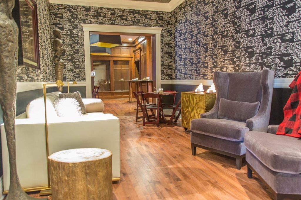 The Delafield Hotel Buitenkant foto