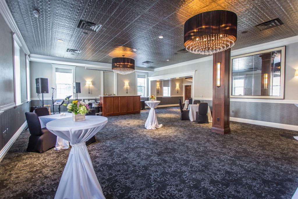 The Delafield Hotel Buitenkant foto